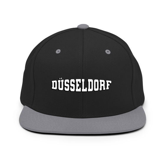 Personalisierbare Düsseldorf Cap – Varsity1 Design – Schwarz/ Silber für Düsseldorf