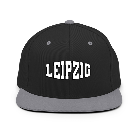 Personalisierbare Leipzig Cap – Varsity1 Design – Schwarz/ Silber für Leipzig